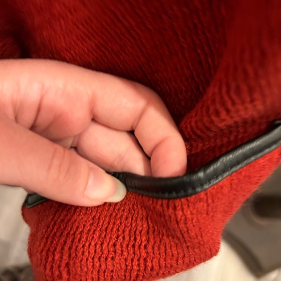 NWOT soft red shawl with pockets - Picture 2 of 2